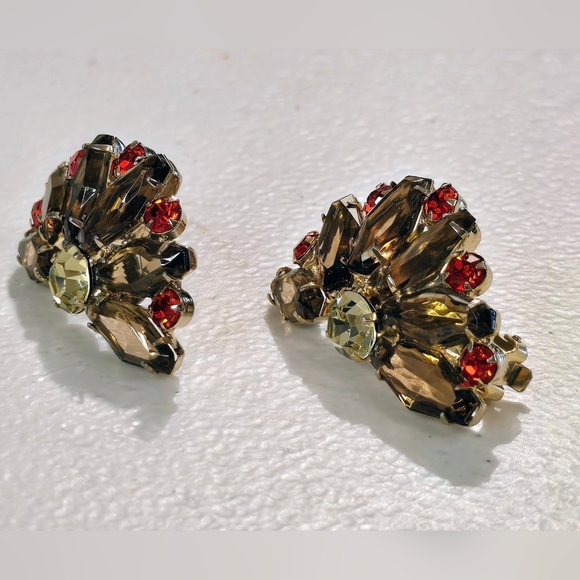 Juliana Hexagon Clip Earrings - Verified - Picture 3 of 7